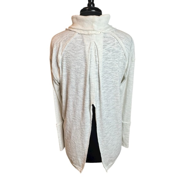 We The Free White Cream Split Back Slouchy Raw Hem Turtleneck Sweater Size M - Picture 4 of 7